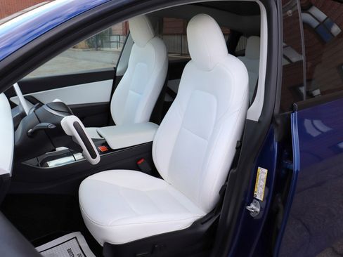 Used 2020 Tesla Model Y Long Range image 12