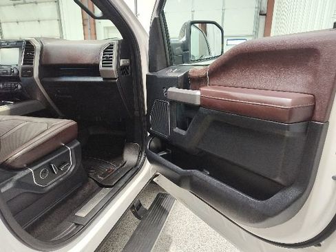 Used 2015 Ford F150 Platinum w/ Equipment Group 701A Luxury AWD/4WD image 22