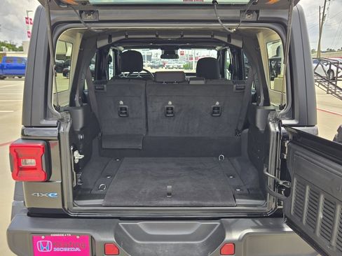 Used 2024 Jeep Wrangler Unlimited Rubicon 4xe AWD/4WD image 13