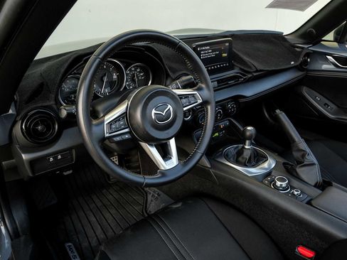 Used 2020 MAZDA MX-5 Miata Club image 3