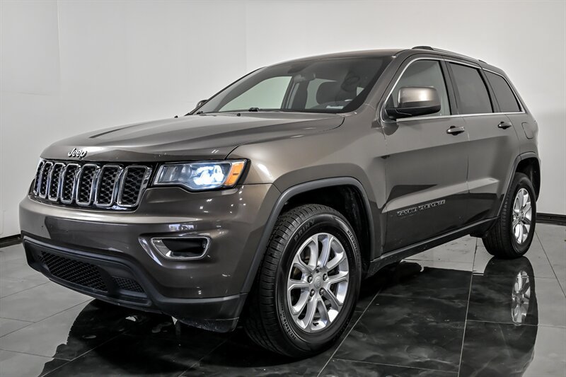 Used 2021 Jeep Grand Cherokee Laredo AWD/4WD image 5