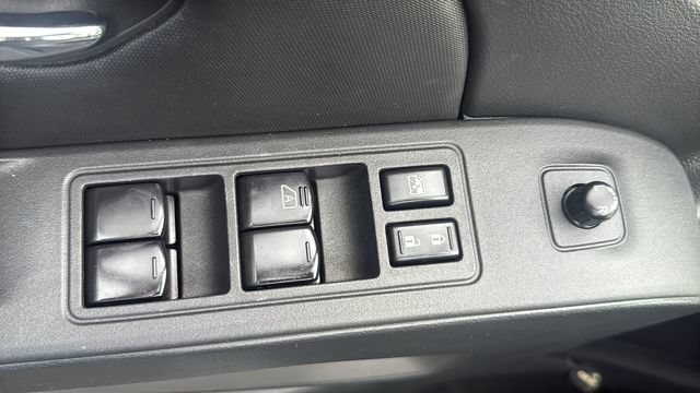 Used 2023 Nissan Frontier SV w/ Tow Package AWD/4WD image 11