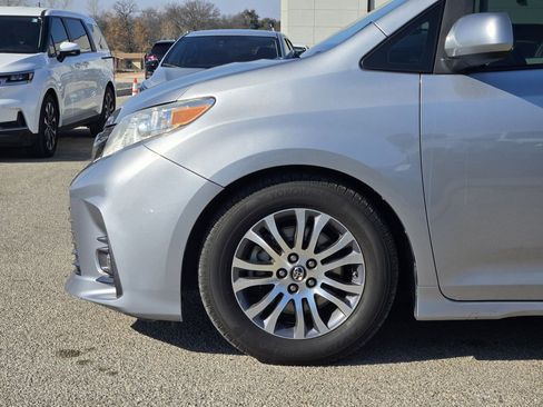 Used 2018 Toyota Sienna XLE Premium image 6