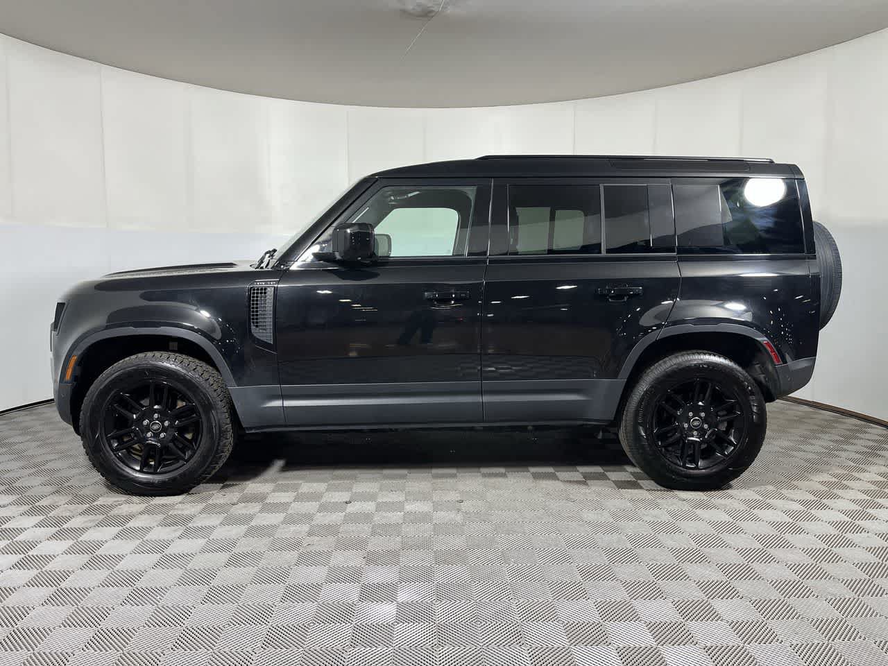 Used 2025 Land Rover Defender 110 S AWD/4WD image 5