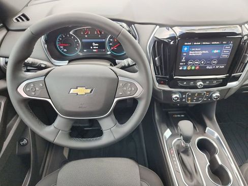 Used 2023 Chevrolet Traverse LT image 11