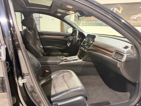 Used 2018 Honda Accord Sport image 13