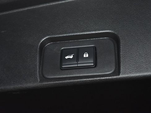 Certified 2025 Nissan Rogue SV image 28