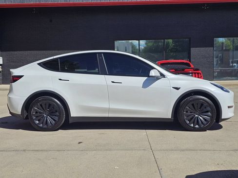 Used 2022 Tesla Model Y Long Range AWD/4WD image 9