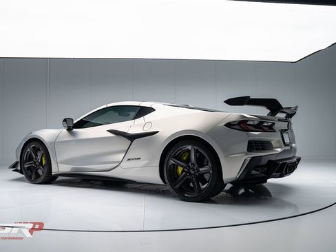 Used 2023 Chevrolet Corvette Z06 w/ Stealth Interior Trim Package image 5