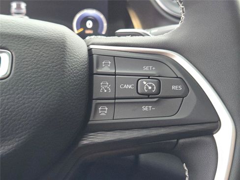 New 2025 Jeep Grand Cherokee Altitude image 35