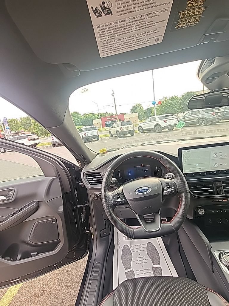 Used 2023 Ford Escape ST-Line w/ Tech Pack #1 AWD/4WD image 2