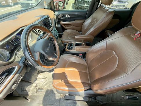Used 2020 Chrysler Pacifica Limited FWD image 8