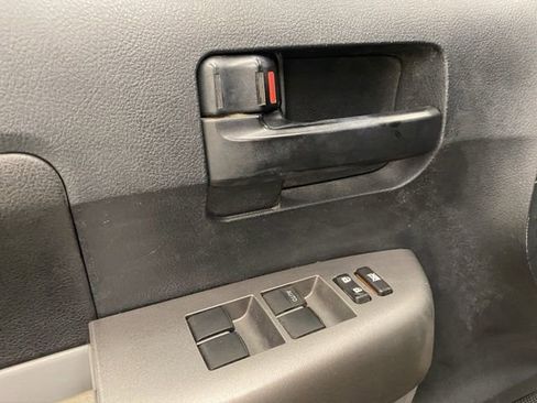 Used 2011 Toyota Tundra 4x4 CrewMax w/ SR5 Pkg image 24