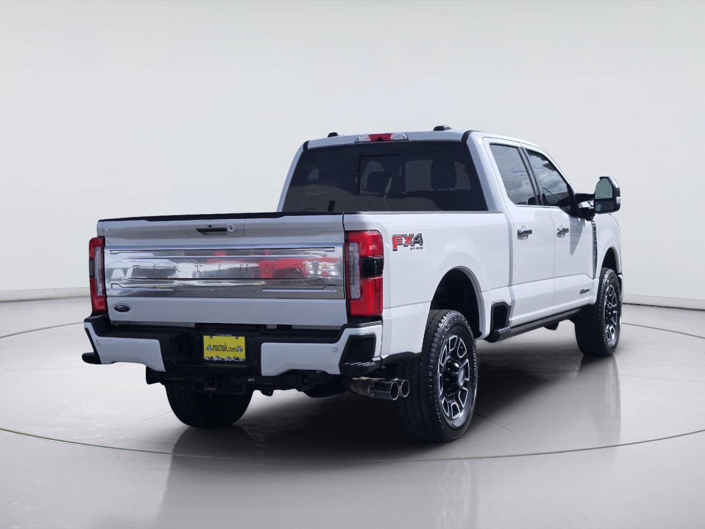 Used 2024 Ford F250 Platinum w/ FX4 Off-Road Package AWD/4WD image 8