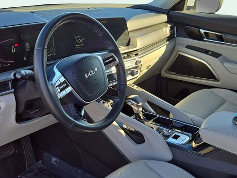 Used 2023 Kia Telluride EX w/ EX Captain's Chair Package image 17