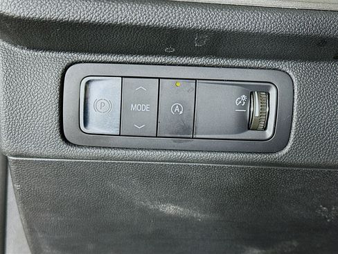 Used 2025 Chevrolet Traverse LT image 17