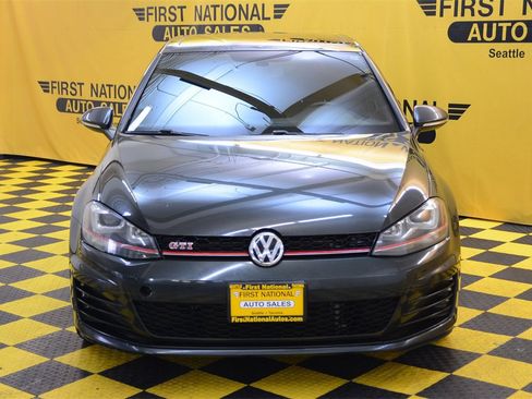 Used 2017 Volkswagen GTI SE image 4