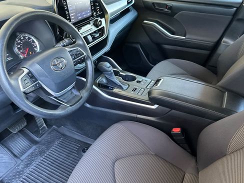 Used 2022 Toyota Highlander L AWD/4WD image 11