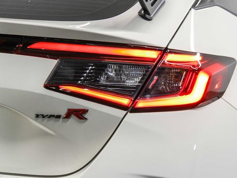 Used 2025 Honda Civic Type R image 7