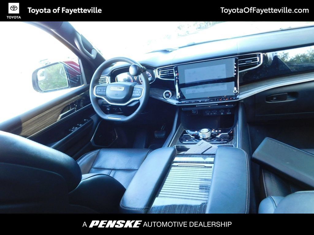 Used 2022 Jeep Wagoneer Series III w/ Premium Group I AWD/4WD image 7