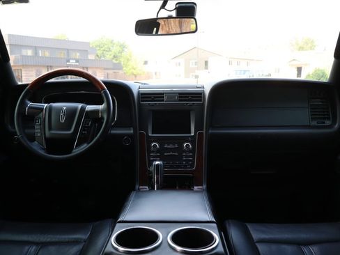 Used 2015 Lincoln Navigator 4WD image 16