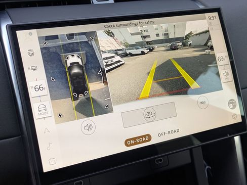 Used 2025 Land Rover Discovery Sport S image 15