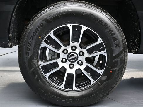 Used 2023 Nissan Titan SV image 11