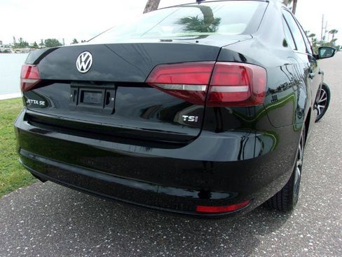 Used 2017 Volkswagen Jetta SE FWD image 13