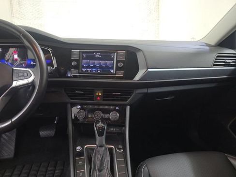 Used 2023 Volkswagen Jetta SE w/ Panoramic Sunroof Package FWD image 7