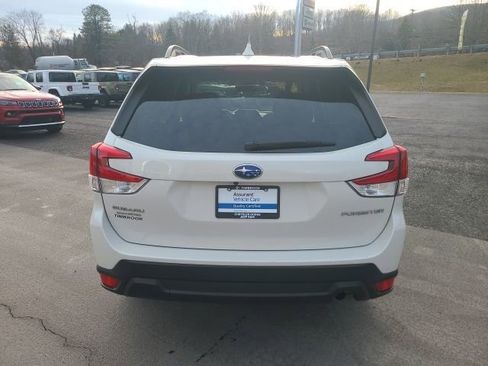 Used 2021 Subaru Forester Premium image 4