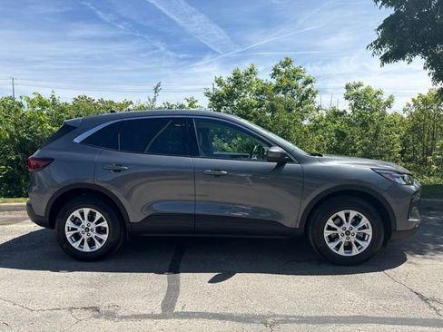 Used 2023 Ford Escape Active w/ Tech Pack #2 AWD/4WD image 10