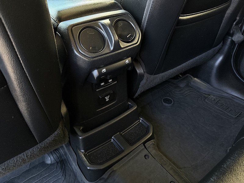 Used 2022 Jeep Wrangler Unlimited Sahara AWD/4WD image 23