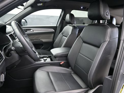 Used 2022 Volkswagen Atlas Cross Sport SE w/ Panoramic Sunroof Package image 16