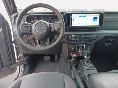 Used 2024 Jeep Gladiator Rubicon w/ Convenience Group image 3