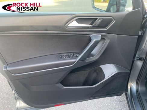 Used 2019 Volkswagen Tiguan SE w/ Panoramic Sunroof Package image 10