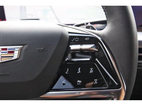 Used 2025 Cadillac Escalade Premium Luxury AWD/4WD image 17