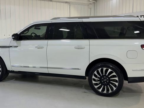 Used 2023 Lincoln Navigator L Reserve image 7