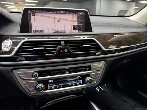 Used 2020 BMW 740i RWD image 25