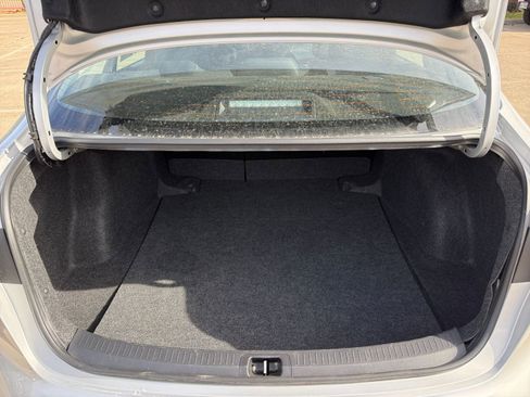 Used 2025 Toyota Corolla LE image 31