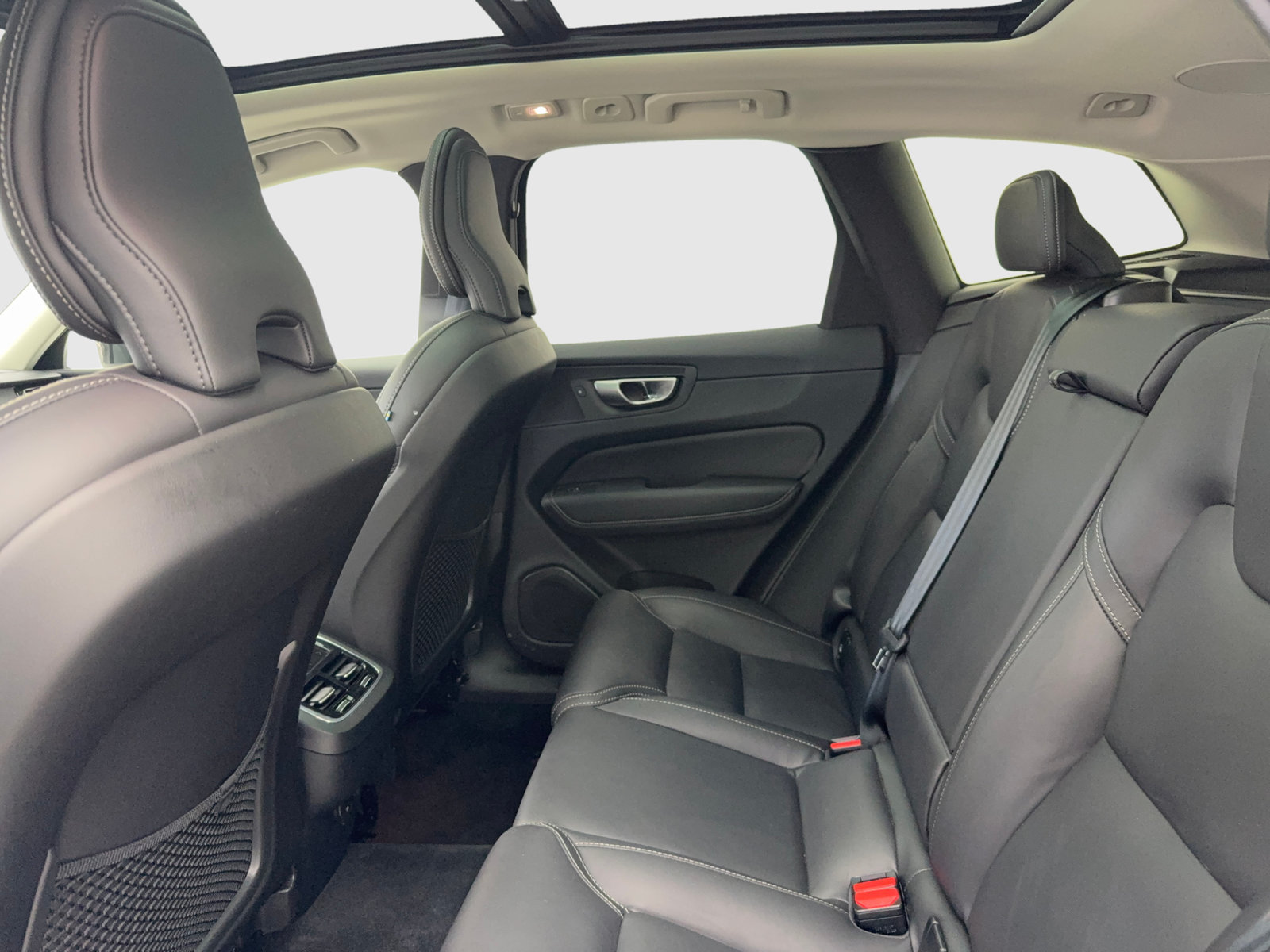 Used 2023 Volvo XC60 B6 Ultimate w/ Protection Package Premier AWD/4WD image 36