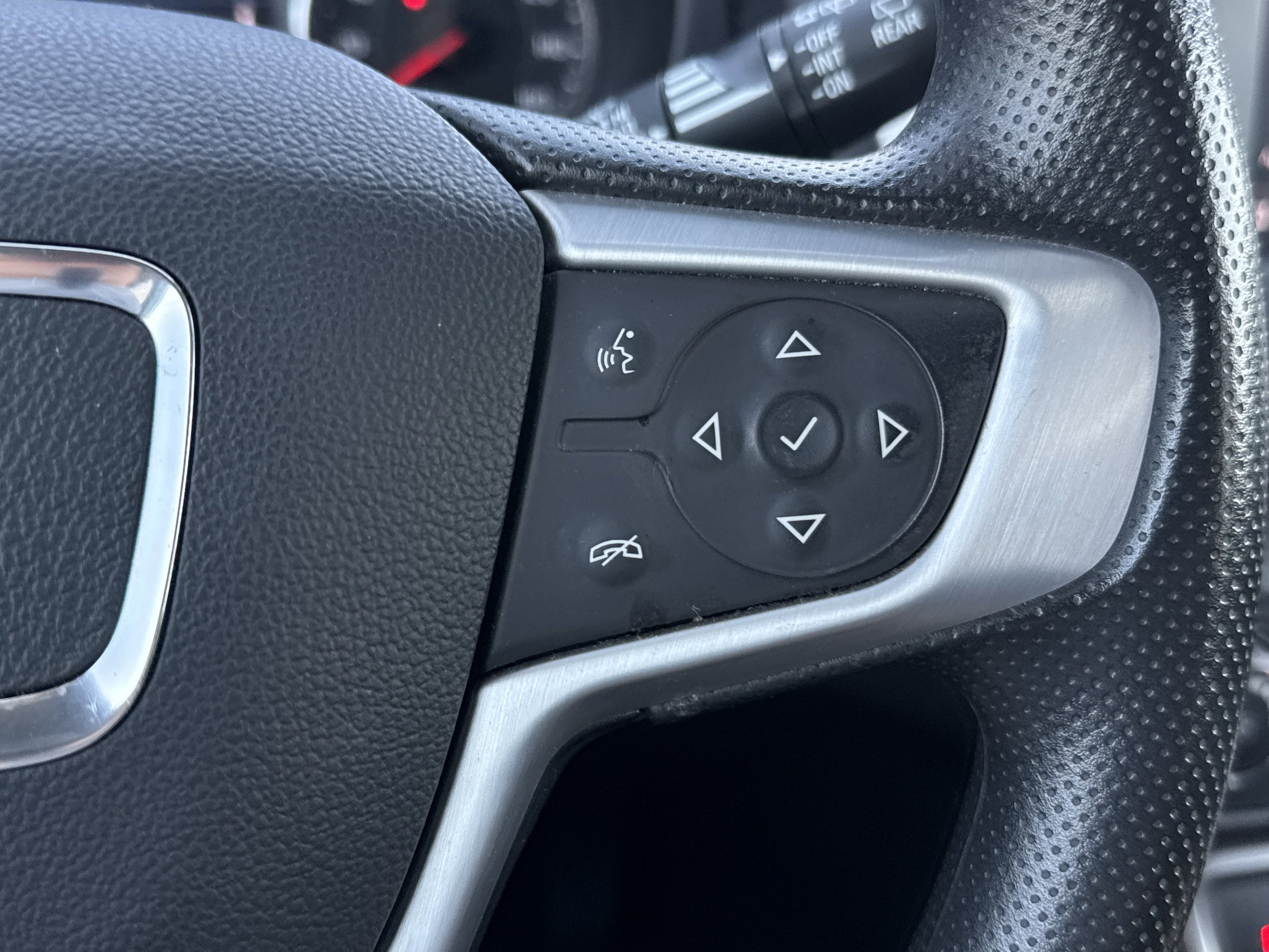 Used 2024 GMC Terrain SLE FWD image 31