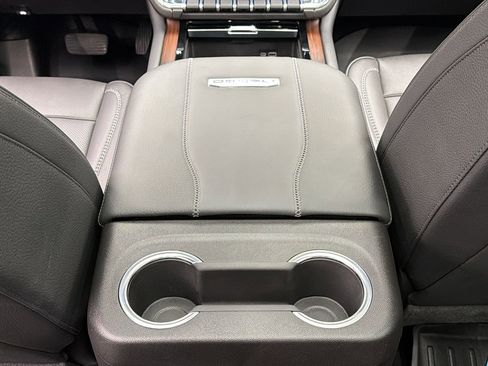 Used 2026 GMC Yukon Denali w/ Sun & Power Step Package AWD/4WD image 35