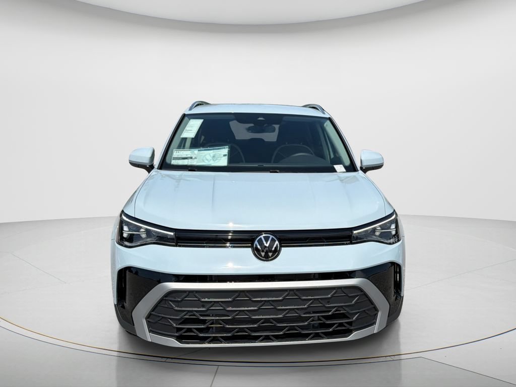 New 2026 Volkswagen Taos SE FWD image 2