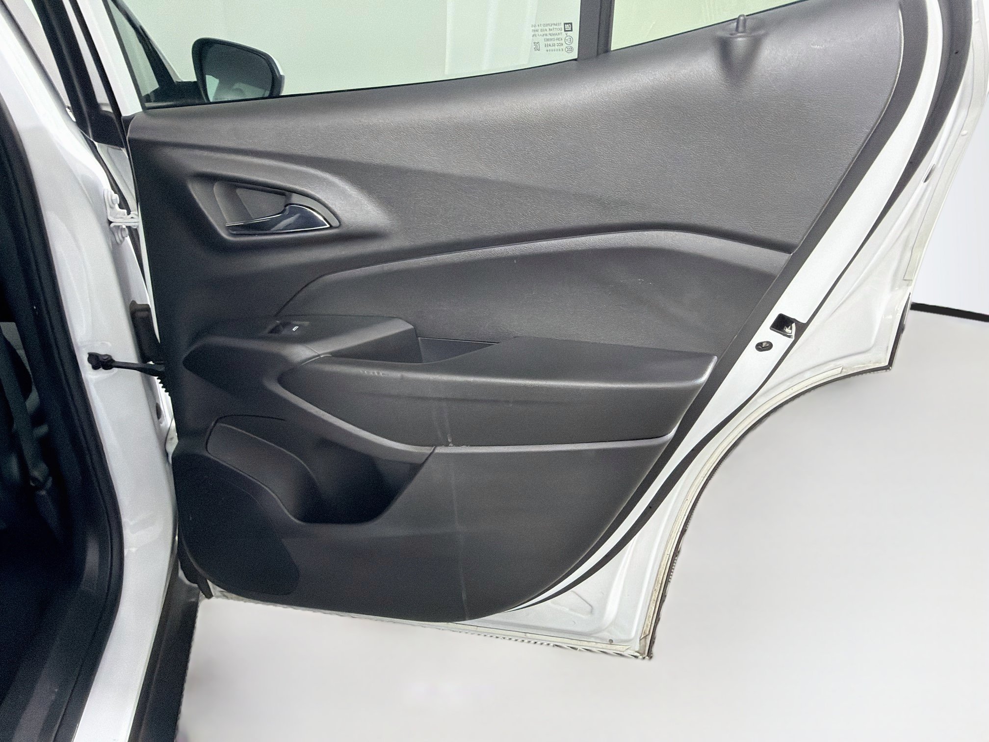 Used 2025 Chevrolet Trax LT FWD image 29