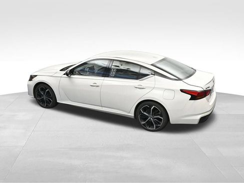 Used 2024 Nissan Altima 2.5 SR FWD image 19
