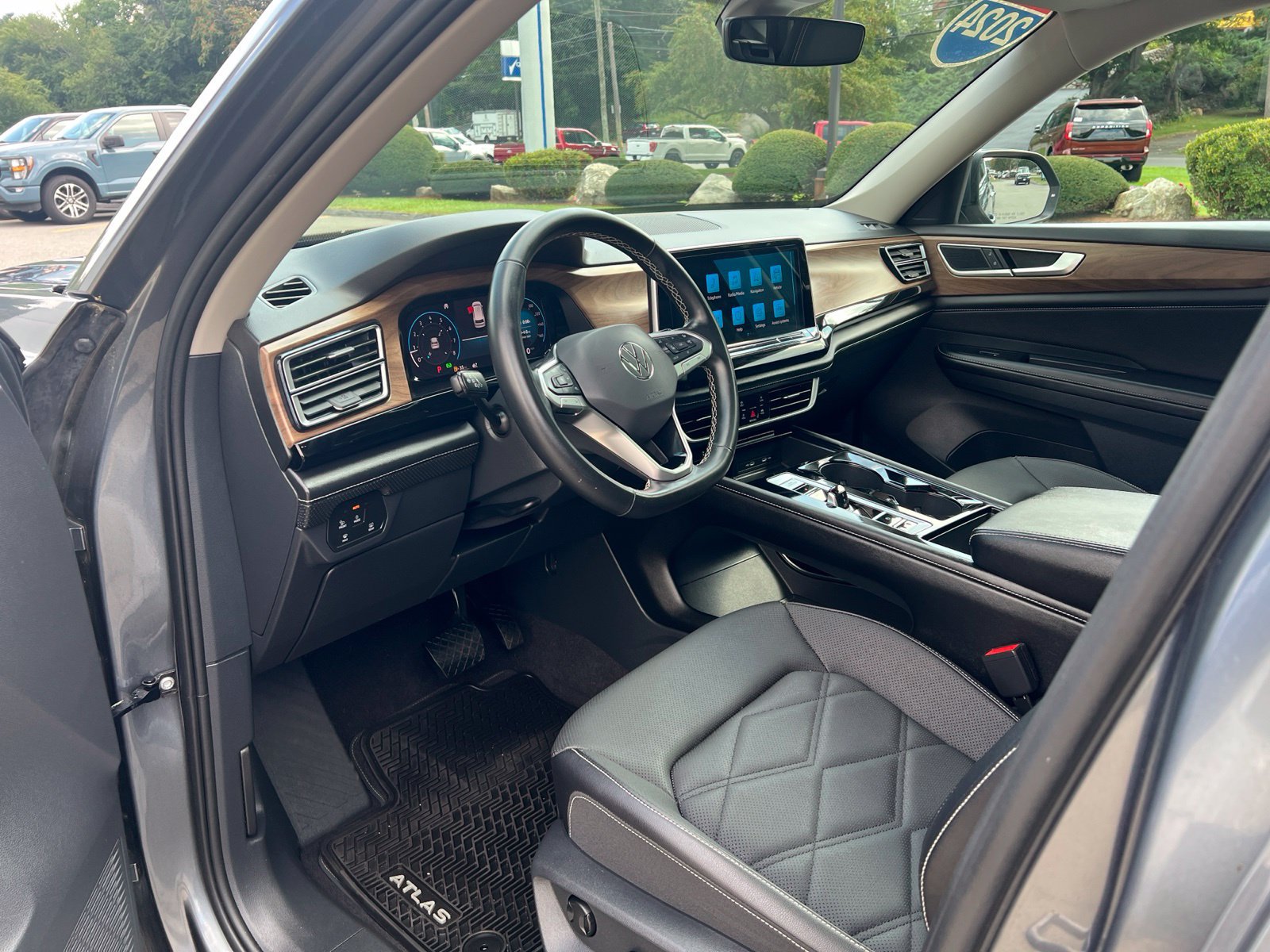 Used 2024 Volkswagen Atlas SE w/ Panoramic Sunroof Package AWD/4WD image 22