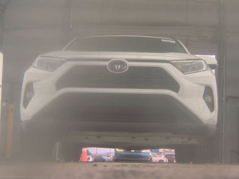 Used 2020 Toyota RAV4 XLE FWD image 4