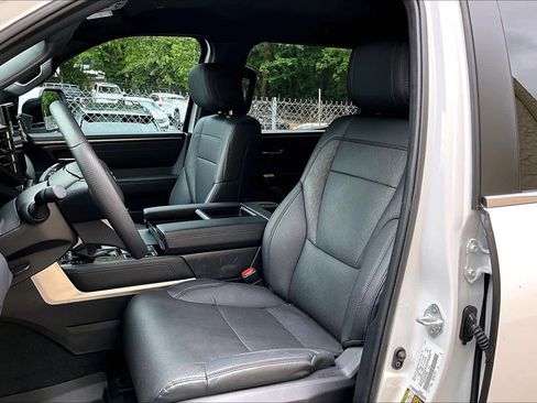Used 2025 Toyota Tundra Limited AWD/4WD image 8