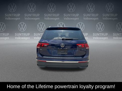 Used 2023 Volkswagen Tiguan SE w/ Panoramic Sunroof Package FWD image 5