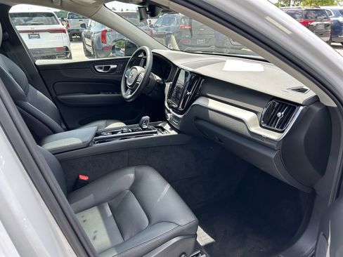 Used 2025 Volvo XC60 B5 Core w/ Protection Package Premier AWD/4WD image 8